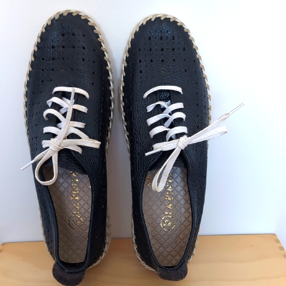 EUC LA PINTA LEATHER BOAT SHOES, 38